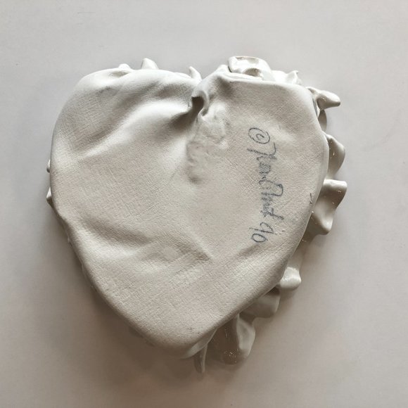 Hand-made Creamy White Heart with Ruffled Edge Ceramic Dish - LARGE - Picture 2 of 7